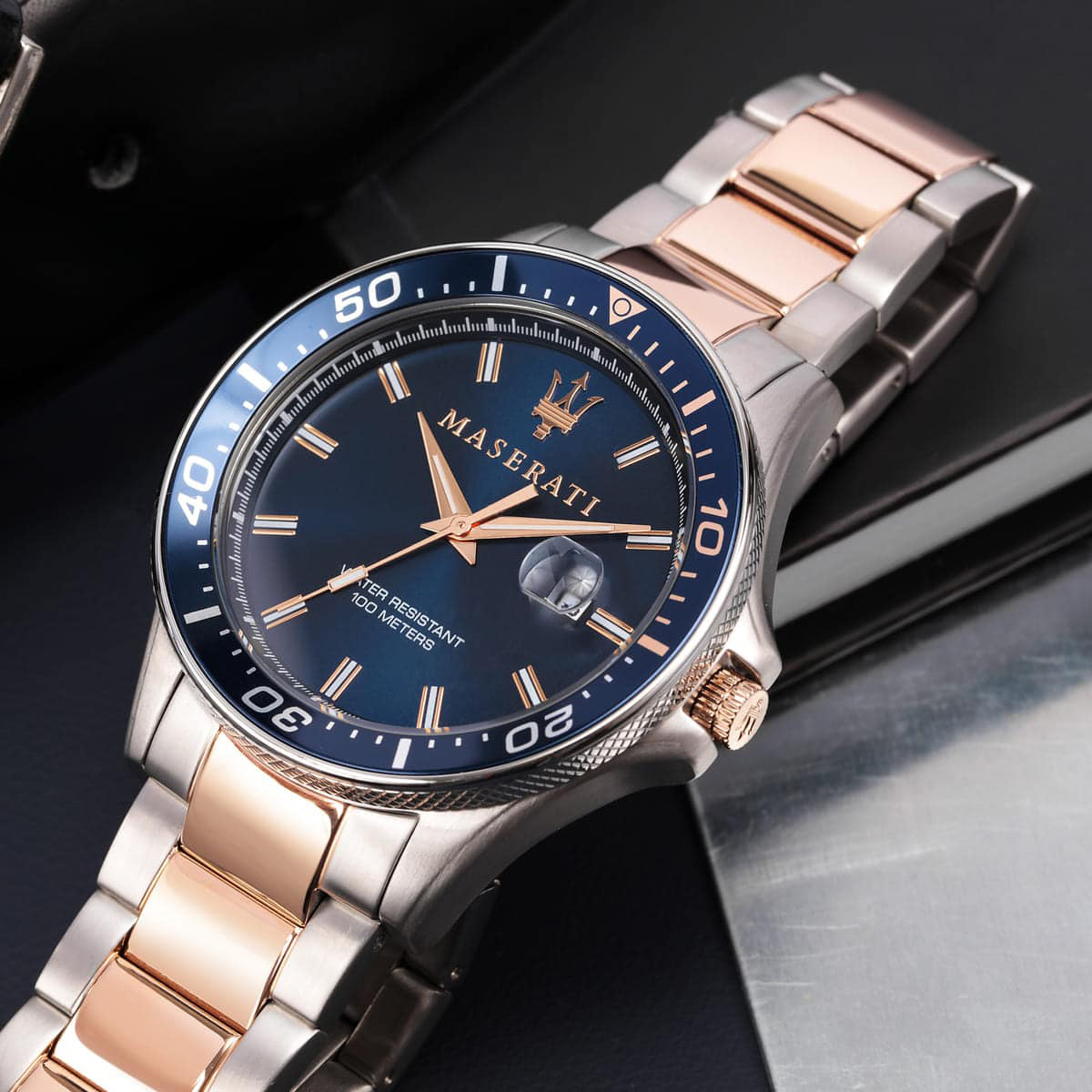 r8853140003-maserati-watch-men-blue-dial-metal-stainless-steel-silver-rose-gold-two-tone-strap-quartz-battery-analog-three-hand-water-resistant-100-meters-sfida_5